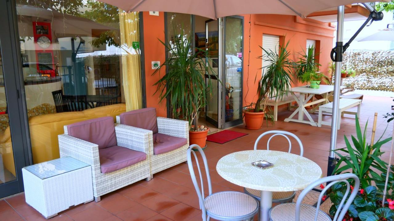 Hotel Frida リミニ エクステリア 写真
