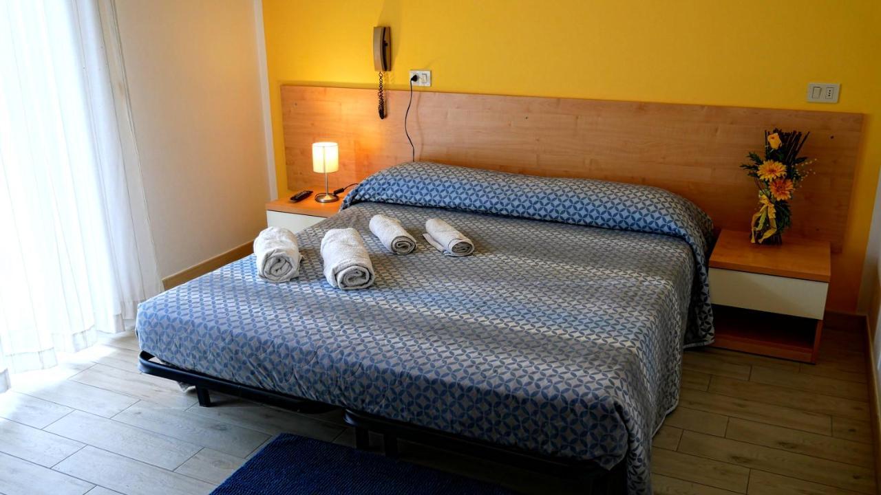 Hotel Frida リミニ エクステリア 写真