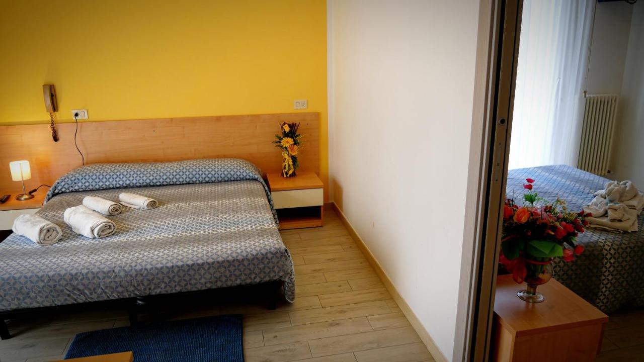 Hotel Frida リミニ エクステリア 写真